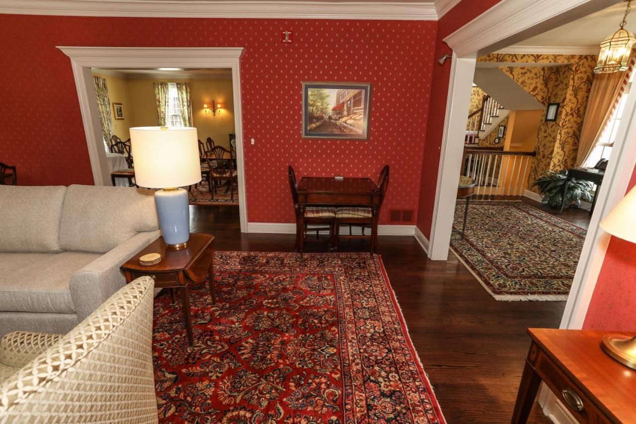 Oakmont Inn Verona Exterior photo